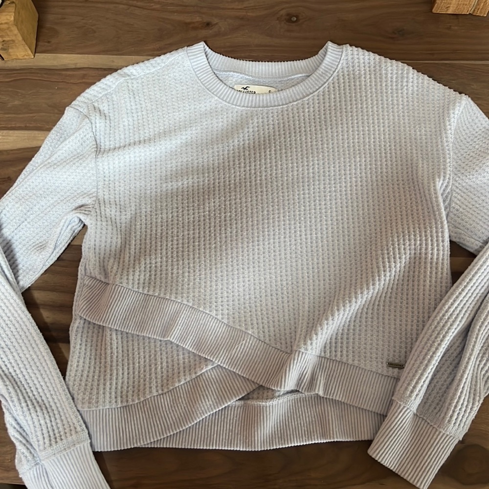 Small Hollister long sleeved crop top